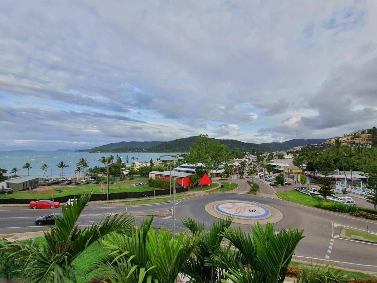 Heart Of Airlie Beach Apartment Bagian luar foto